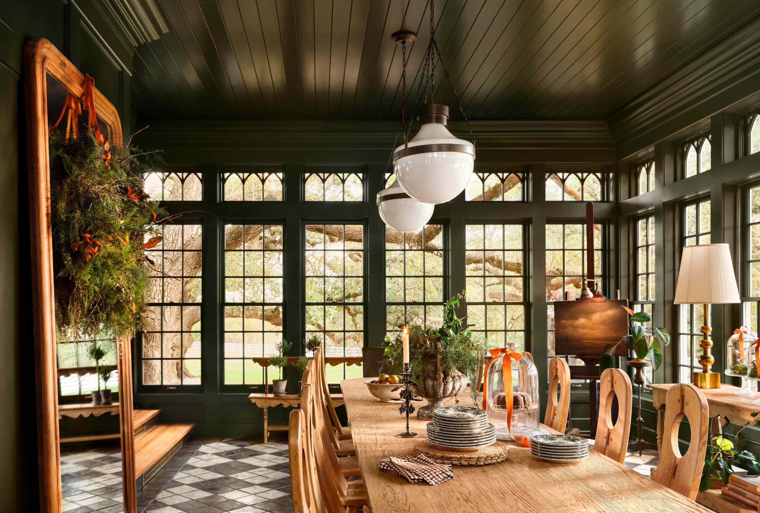exclusive:-joanna-gaines-revealed-the-no.-1-tip-she-learned-when-renovating-her-1800s-farmhouse