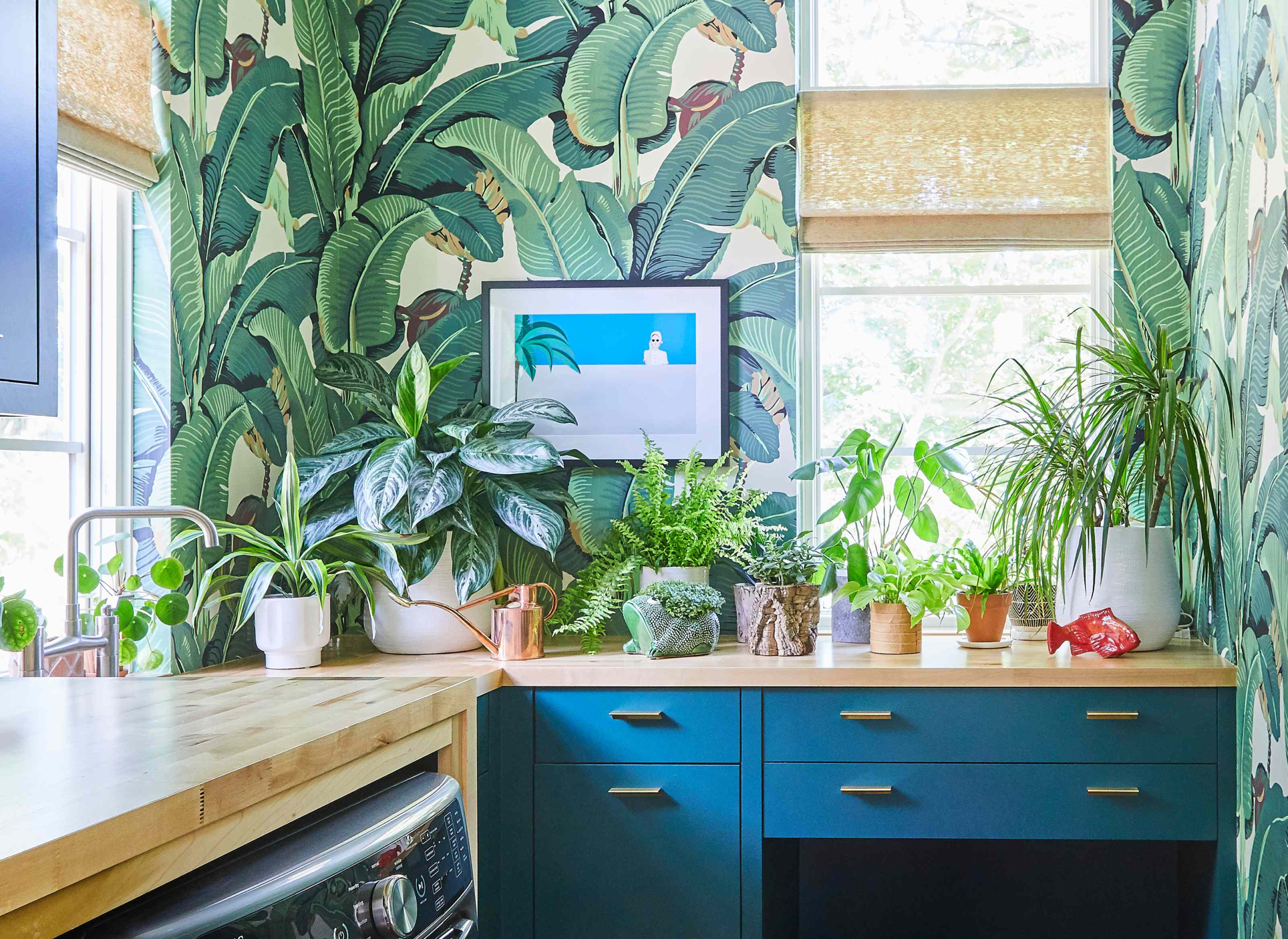 is-peel-and-stick-wallpaper-actually-easier-to-hang?-how-it-compares-to-traditional-versions