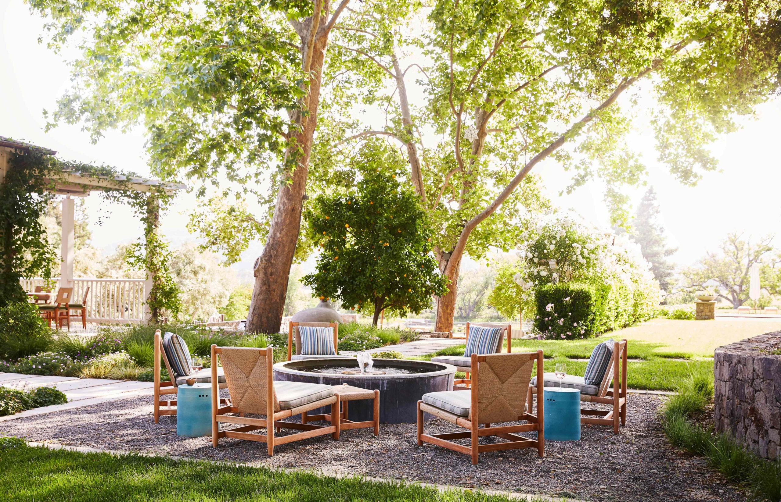 want-a-spa-den?-make-the-garden-fountain-your-new-backyard-firepit