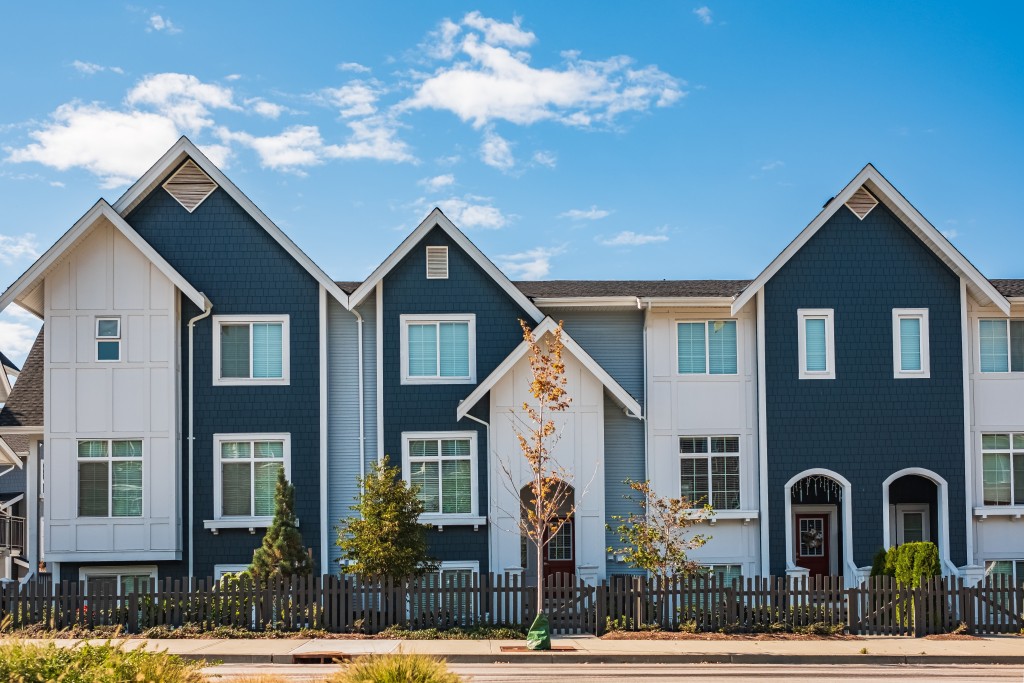 buying-a-second-home-vs-investment-property:-a-side-by-side-comparison-guide