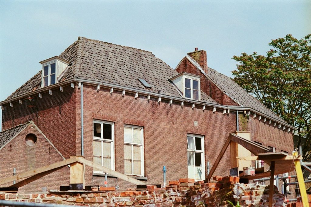 from-problem-property-to-profitable-sale:-your-guide-to-selling-a-house-that-needs-repairs