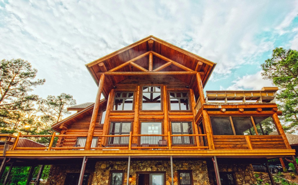 what-is-a-cabin?-a-guide-to-rustic-living