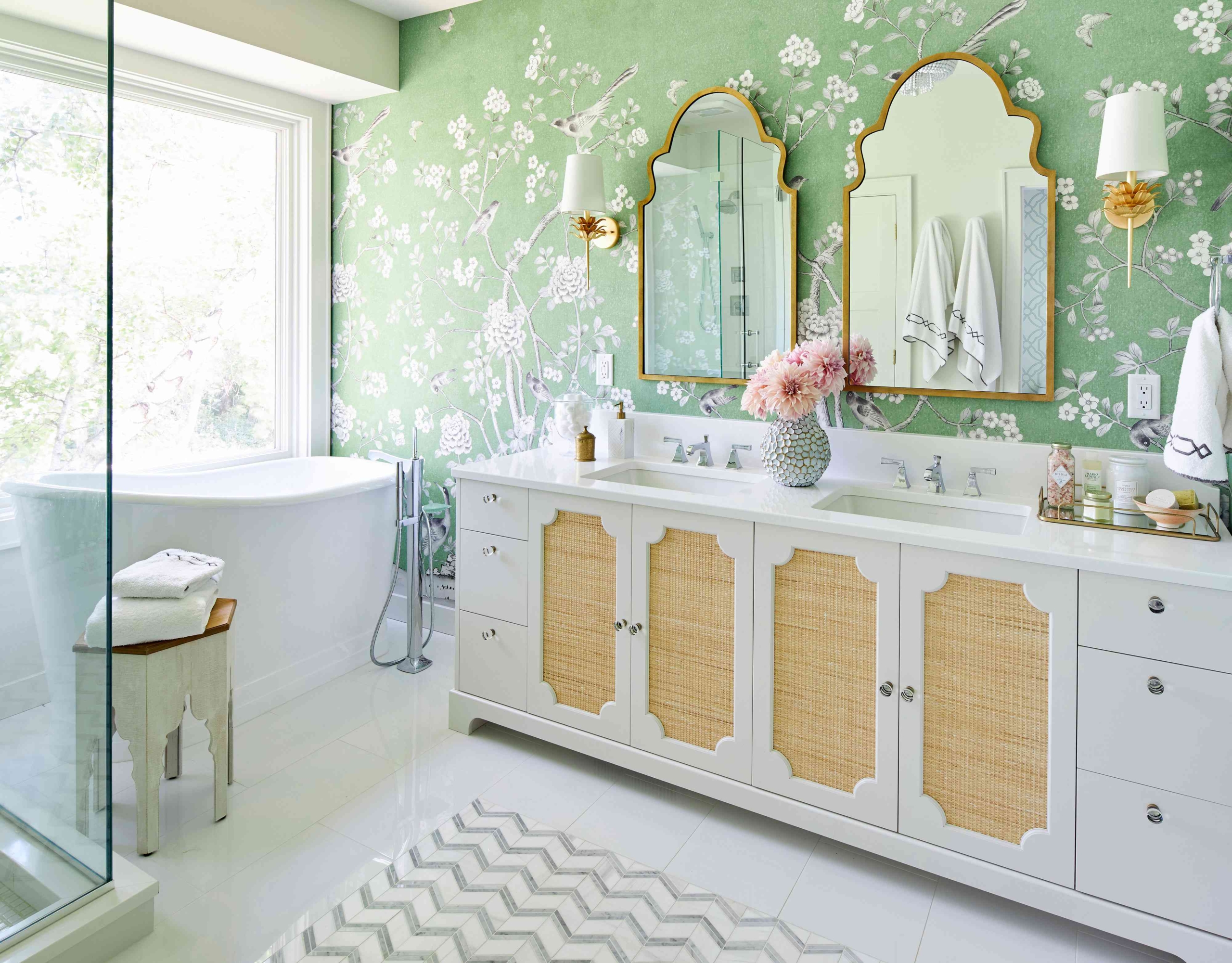 this-old-world-wallpaper-trend-is-everywhere—here’s-how-to-make-it-work-for-you