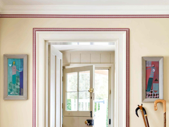 designers-are-loving-wallpaper-borders-again—here’s-how-to-style-them-in-a-new-way