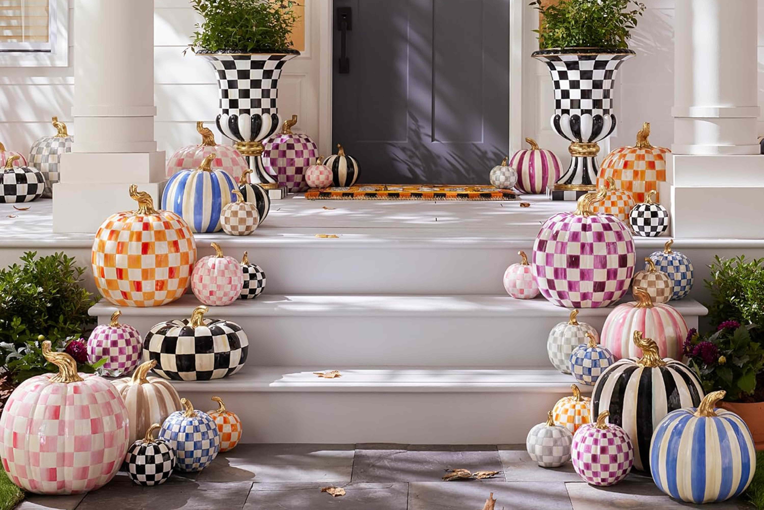 don’t-decorate-your-porch-in-orange-this-fall—interior-designers-reveal-the-colors-you-should-be-using-instead