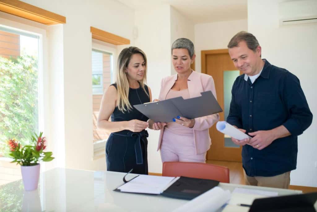 what-is-owner-financing?-how-it-works-for-buyers-and-sellers