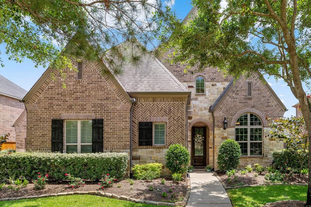 27-common-hidden-issues-in-older-homes-(and-how-to-spot-them-before-you-buy)