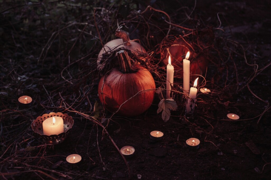 15-halloween-scents-to-bring-in-the-spooky-spirit