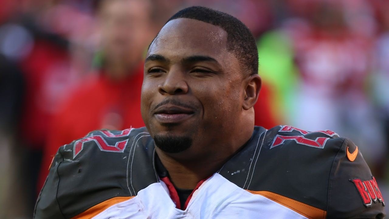 former-nfl-star-doug-martin-dies-in-police-custody-after-alleged-break-in-at-oakland-home