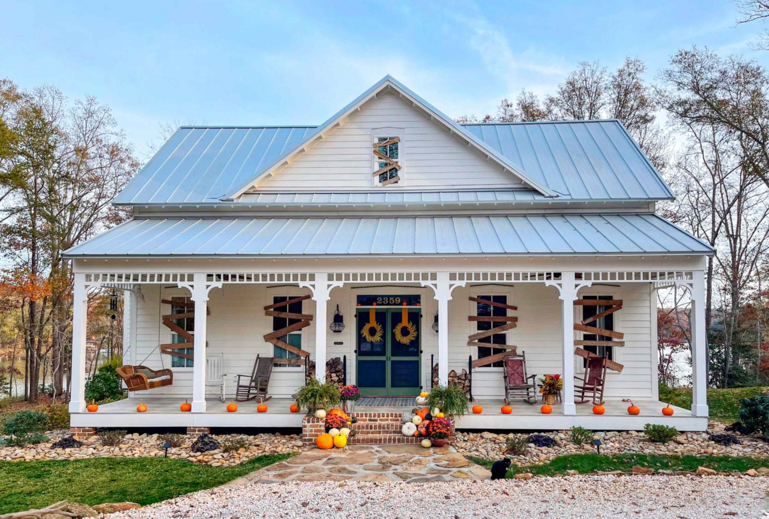 5-spooky-signs-your-house-might-be-haunted,-according-to-a-realtor.com-survey