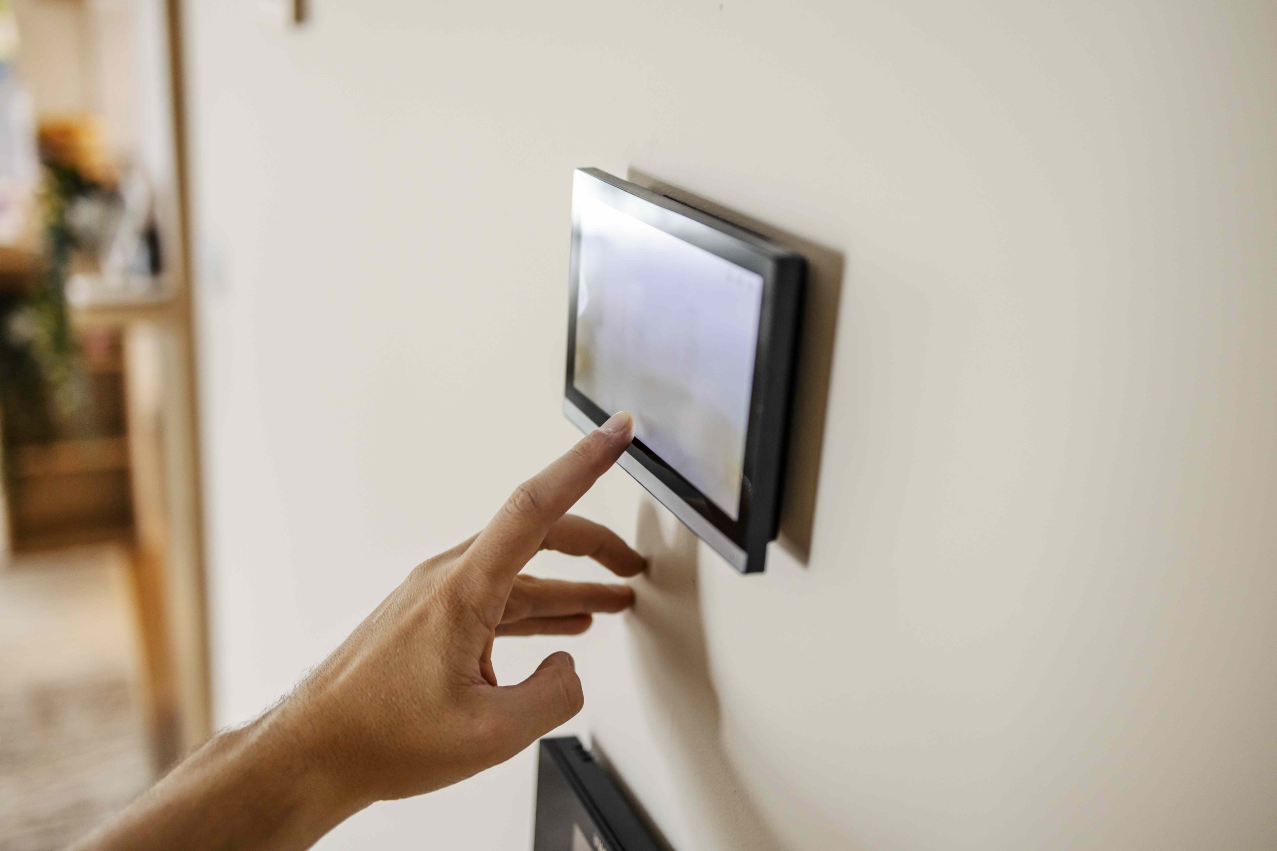 what-happens-when-you-lower-the-heat-at-night,-according-to-hvac-experts