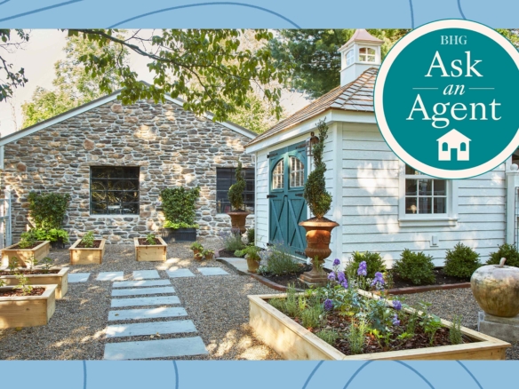 is-it-smart-to-hire-a-friend-as-your-real-estate-agent?-here’s-what-an-expert-says