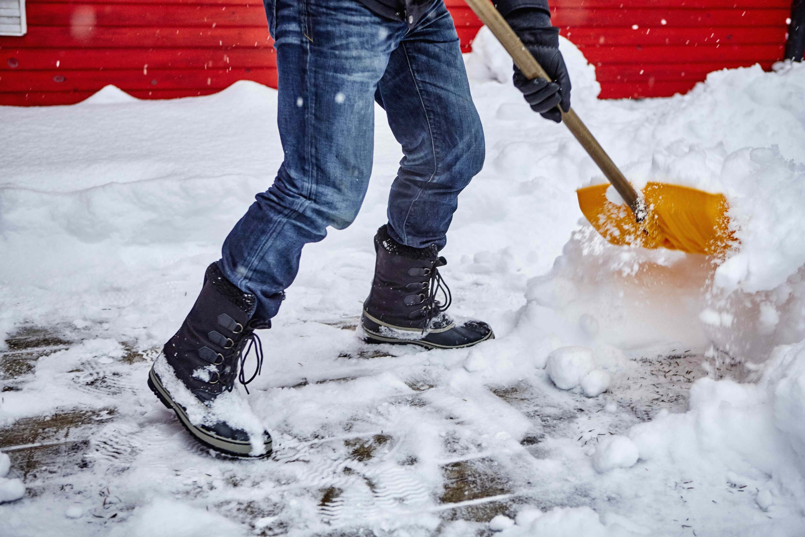 can-you-legally-shovel-snow-into-the-street?-here’s-what-to-know-before-you-do