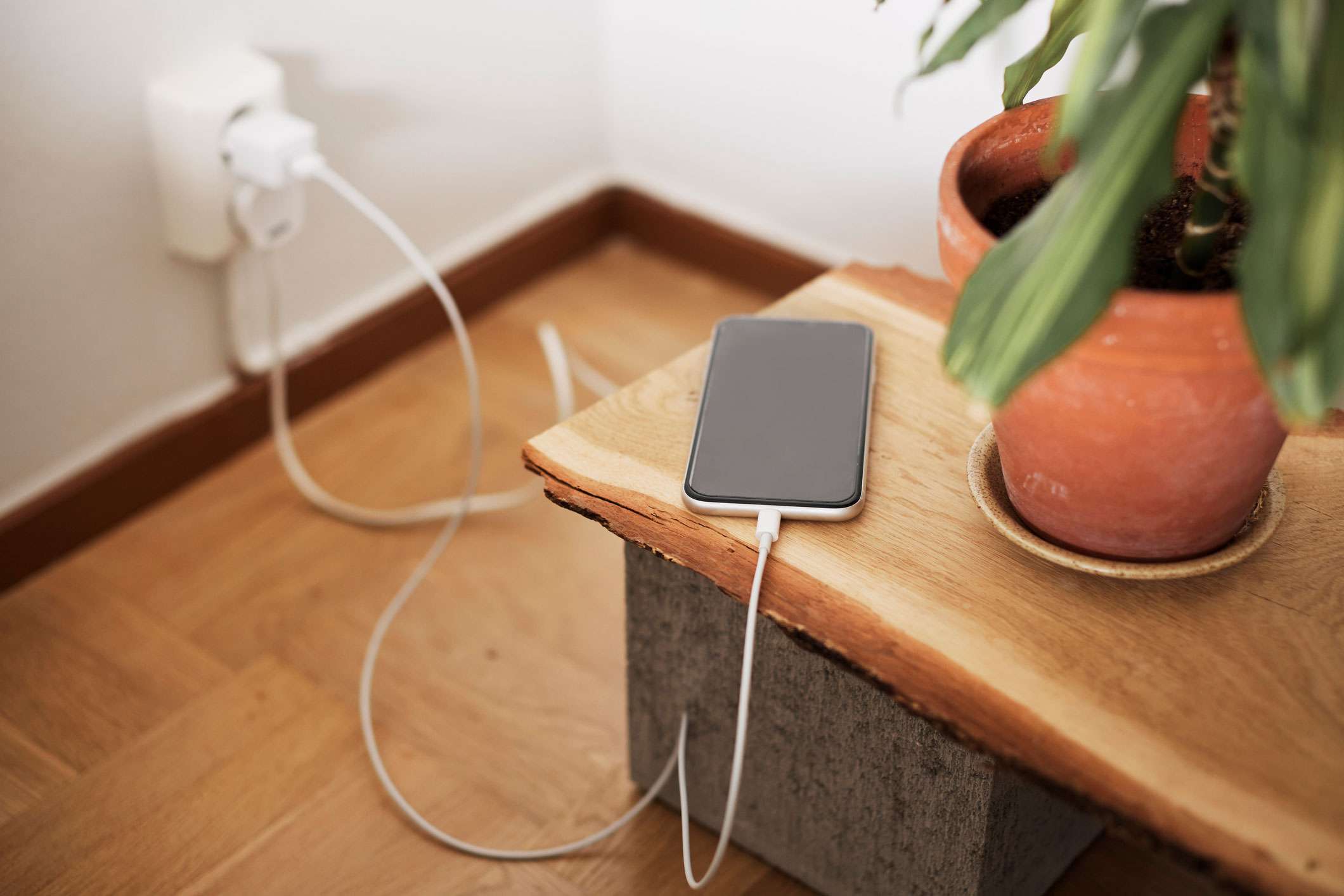 what-really-happens-if-you-leave-chargers-plugged-in