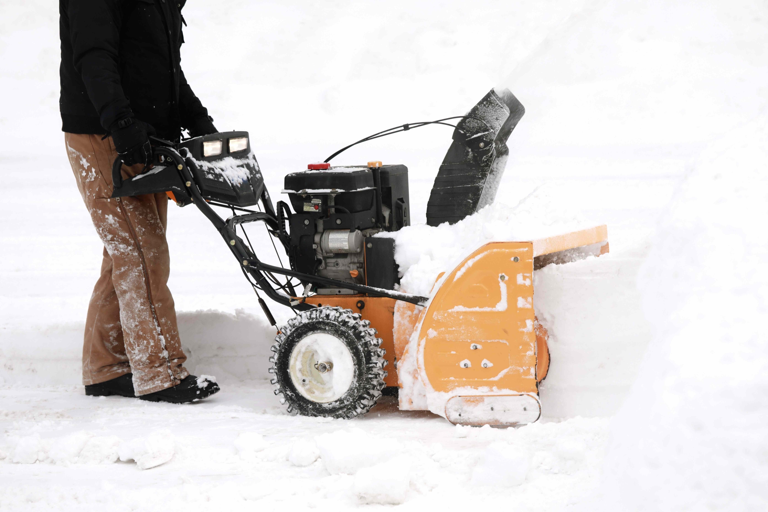 6-snowblower-mistakes-that-could-put-you-(and-your-machine)-at-risk