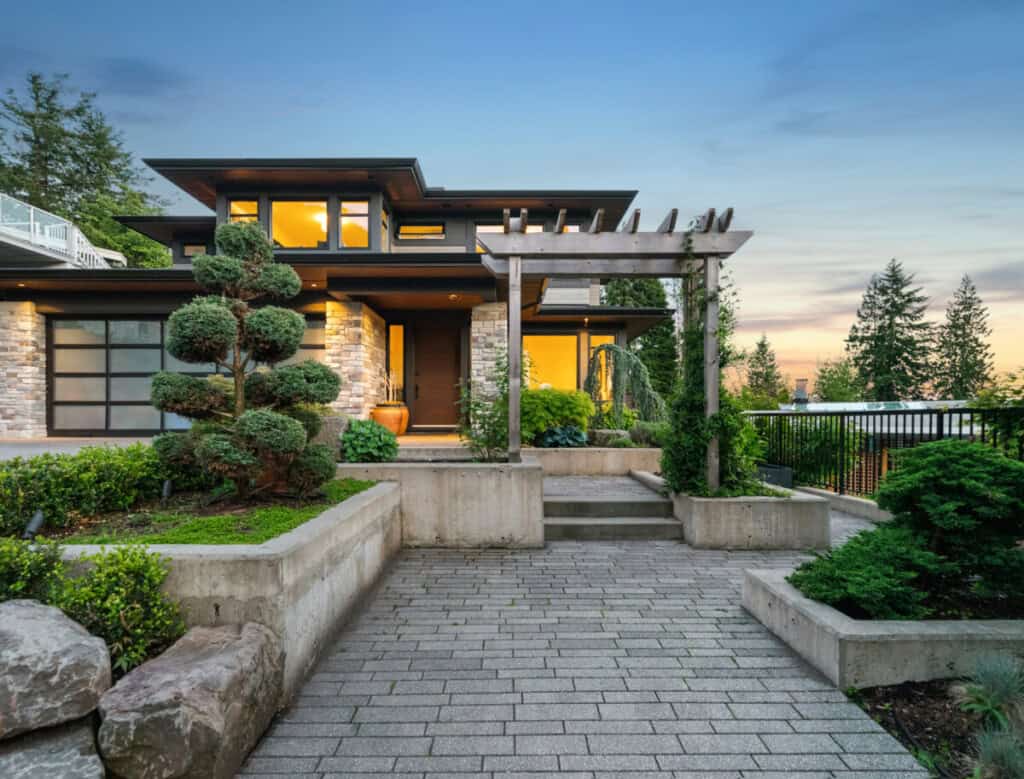 airbnb-vs-renting-out-your-house:-pros-and-cons-to-consider