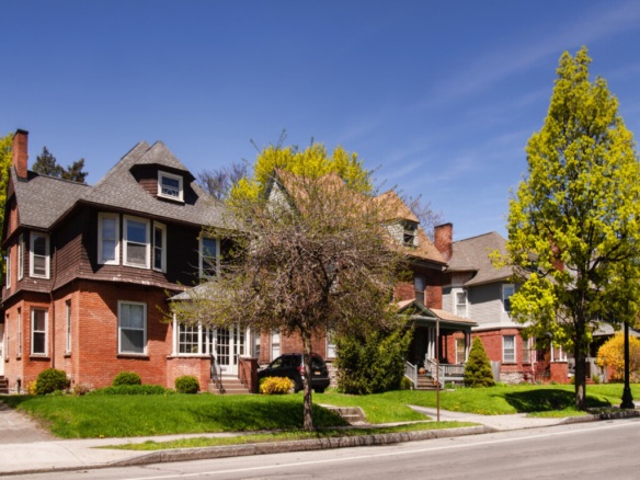 how-do-real-estate-auctions-work?-buying-a-home-at-auction