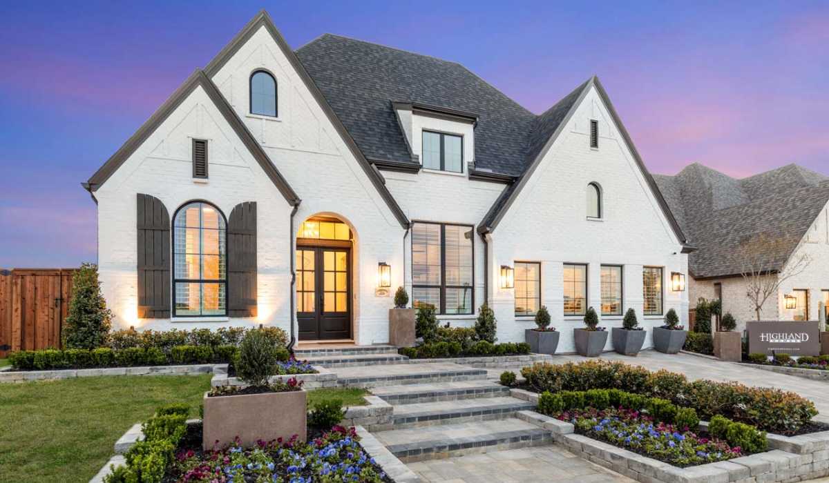 Modern homes in a master planned neighborhood in Aledo Texas