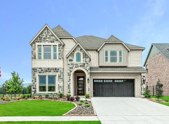 Luxury and suburban homes in Aledo TX neighborhood community